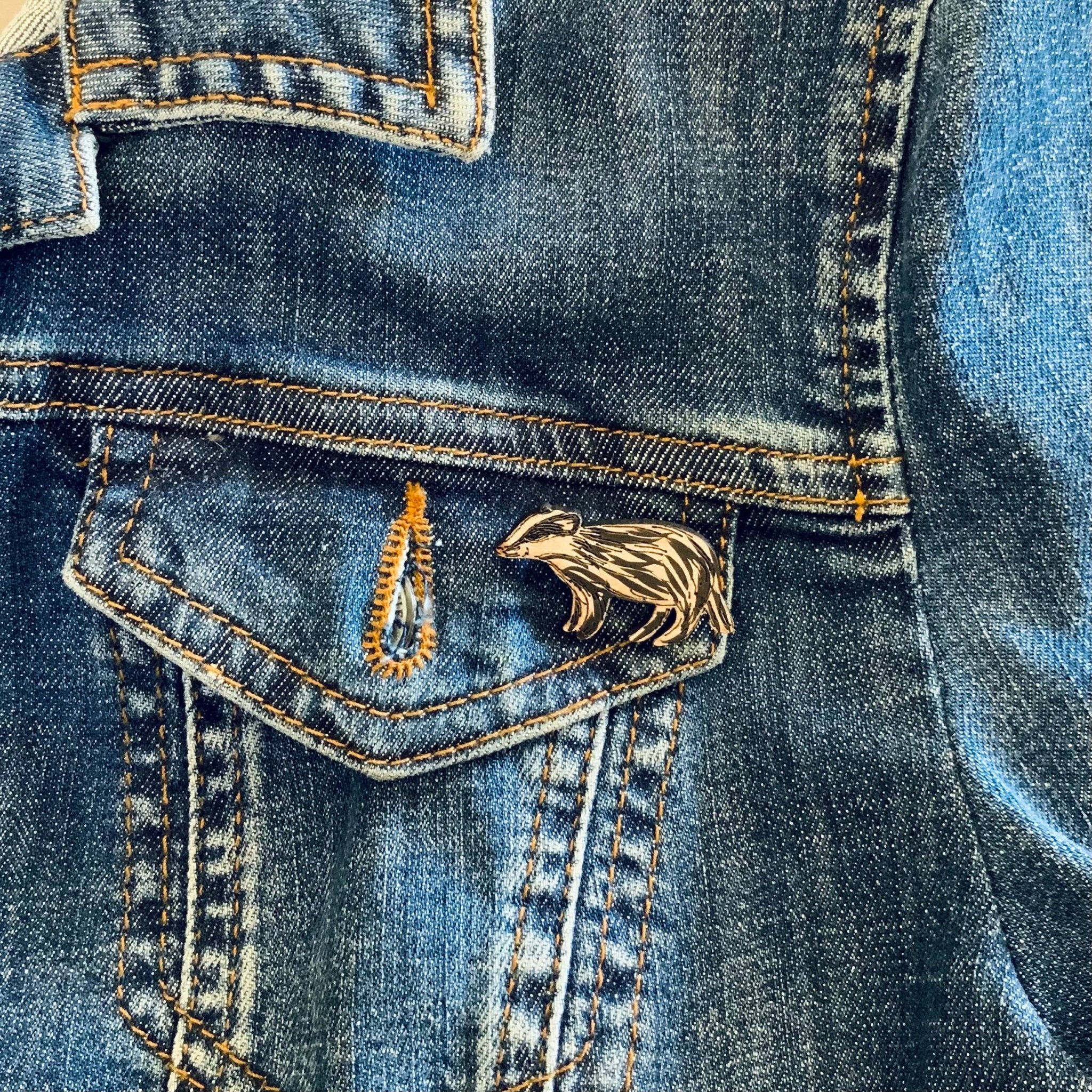 Badger Mini Pin Brooch - Image 4