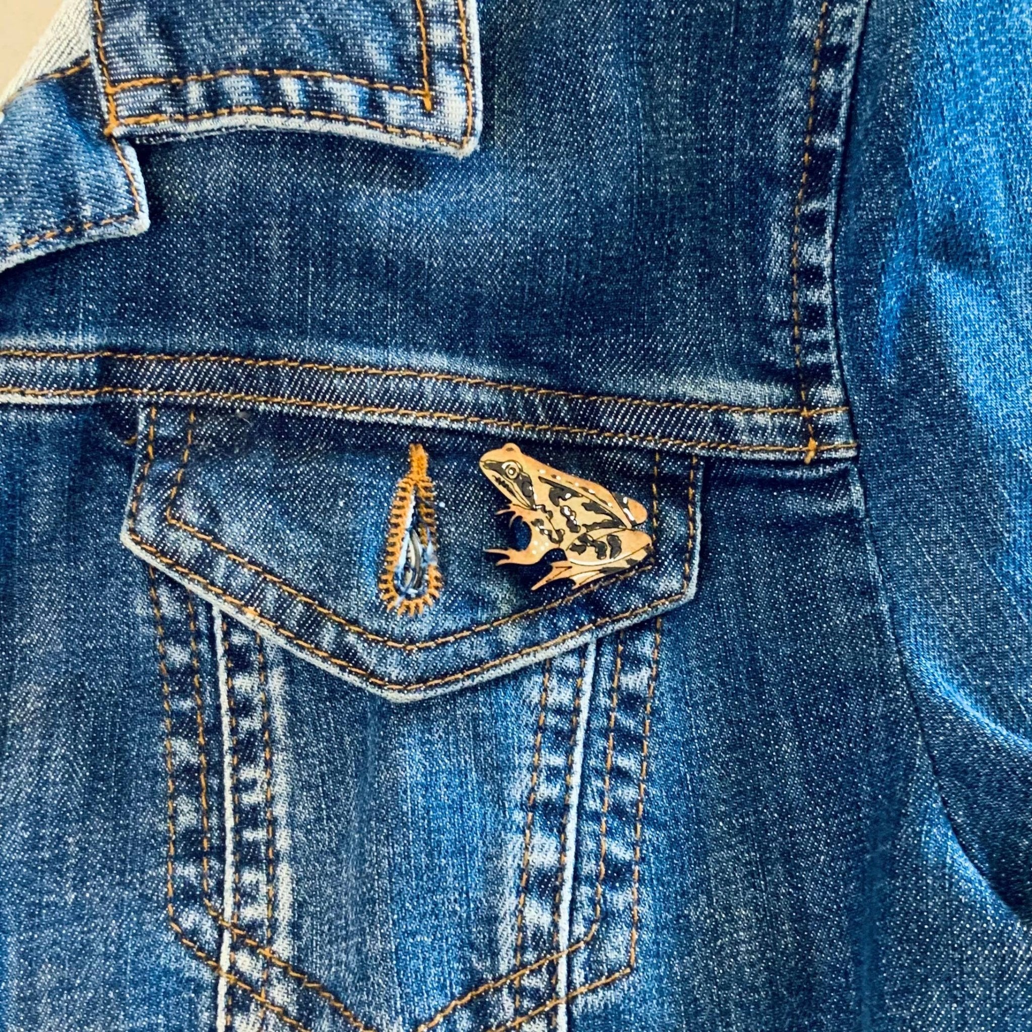 Frog Mini Pin Brooch - Image 4