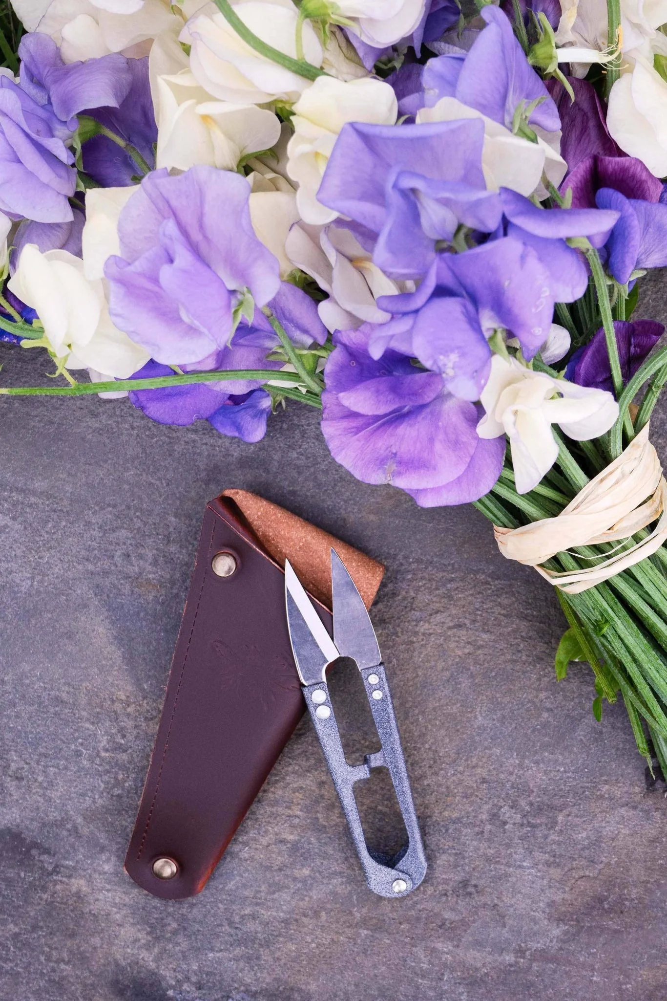 Garden Snips in Recycled Leather Pouch – Practical Gift for Gardeners - Image 2