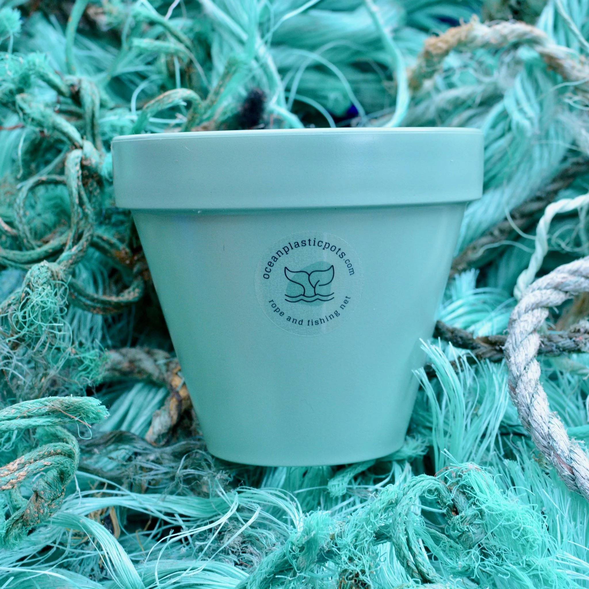 Ocean Plastic Pot & Saucer in Mint Green - 13cm