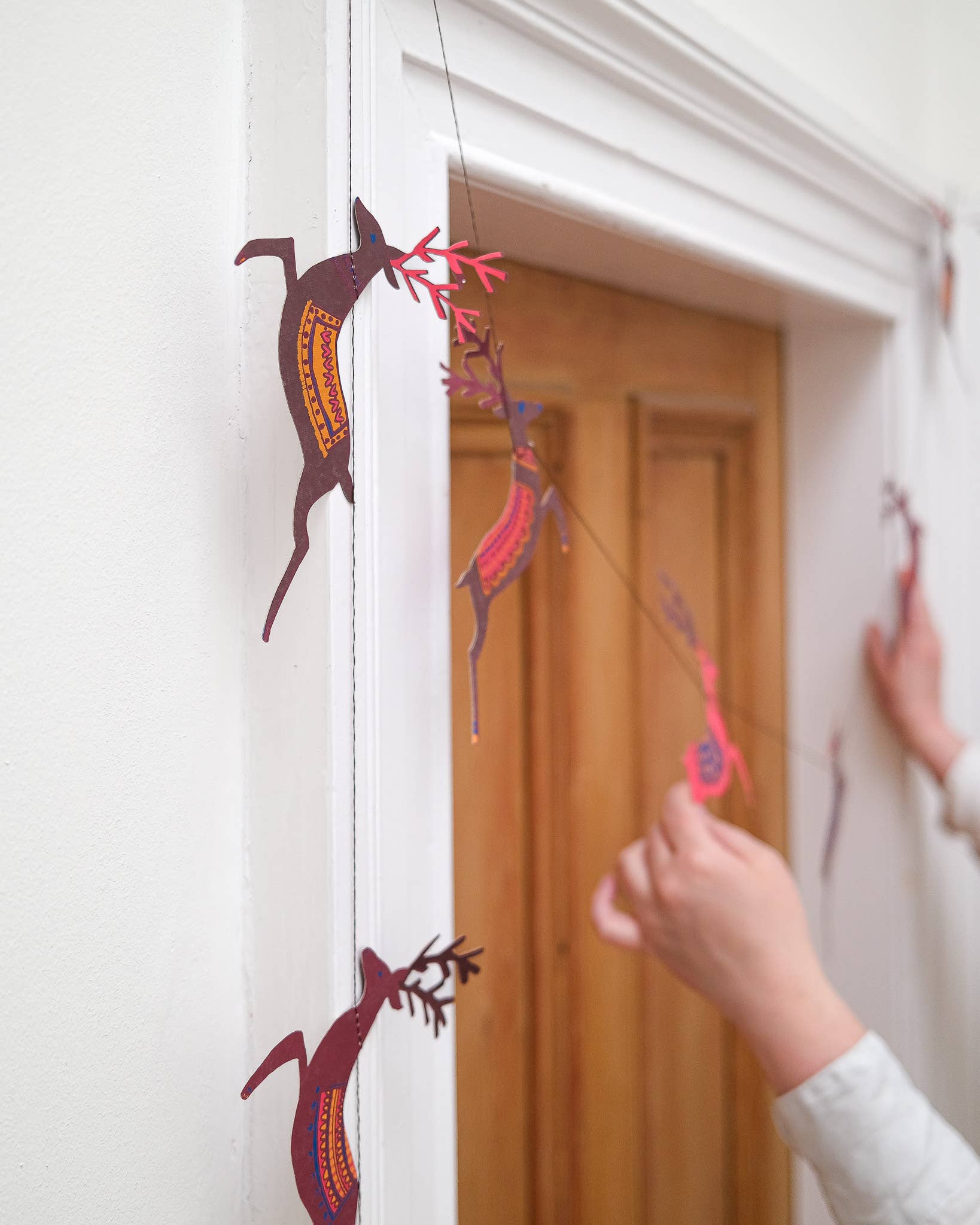 Reindeers Sewn Garland - Image 9