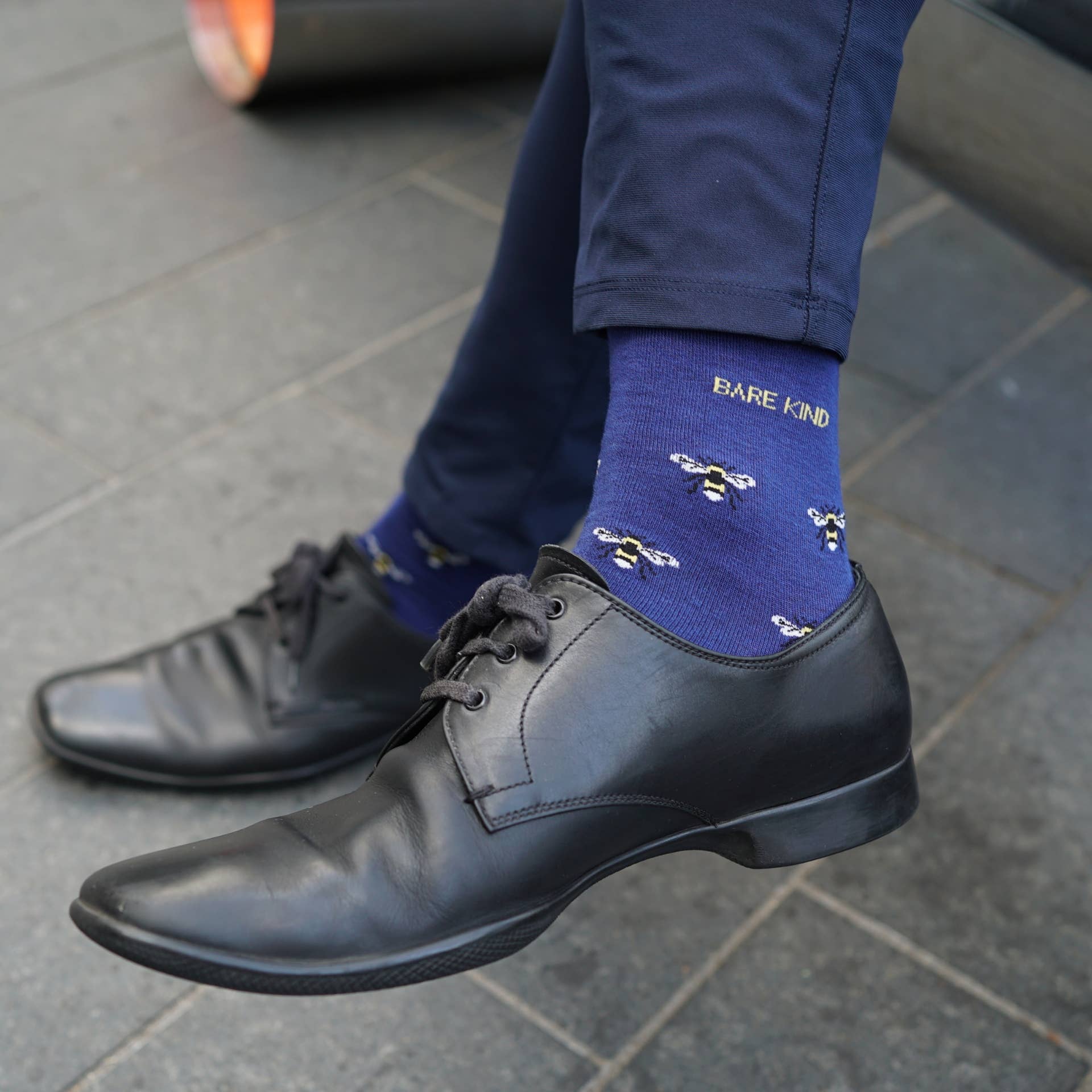 Small Motif Bee Bamboo Socks - Image 9