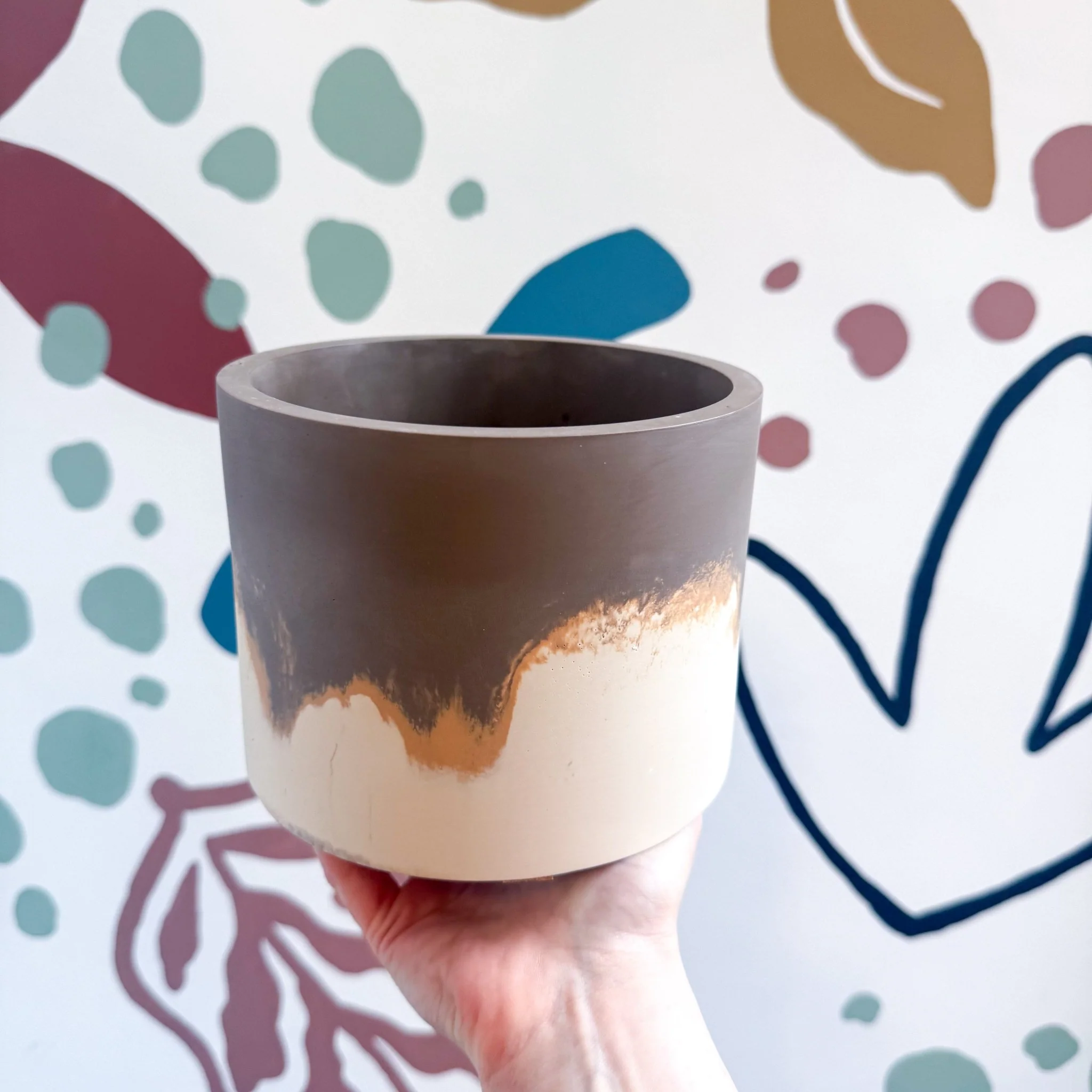The Linnaeus’s Two-Toed Sloth Jesmonite Pot [Beneath the Canopy RHS Collab] - Image 2