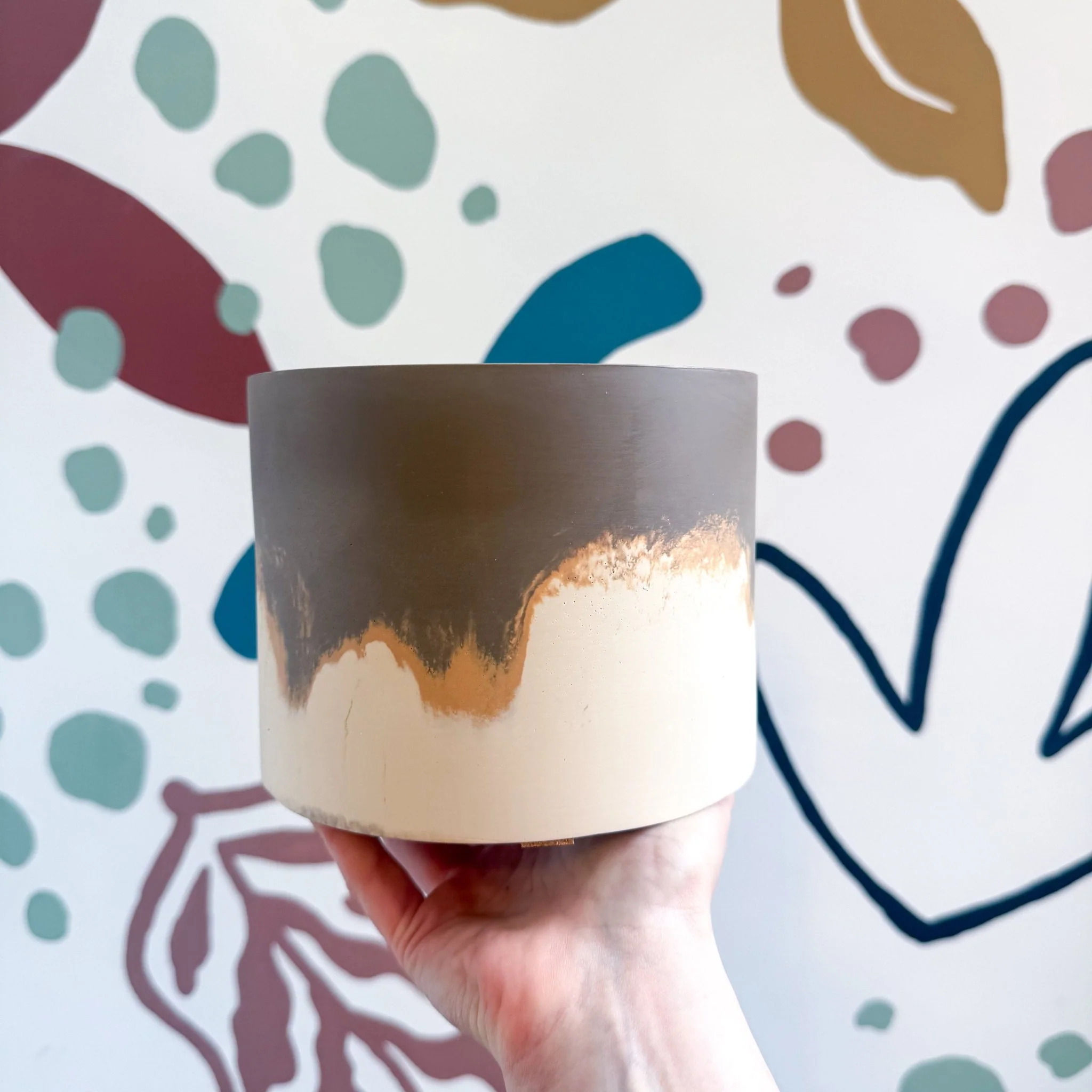 The Linnaeus’s Two-Toed Sloth Jesmonite Pot [Beneath the Canopy RHS Collab] - Image 3