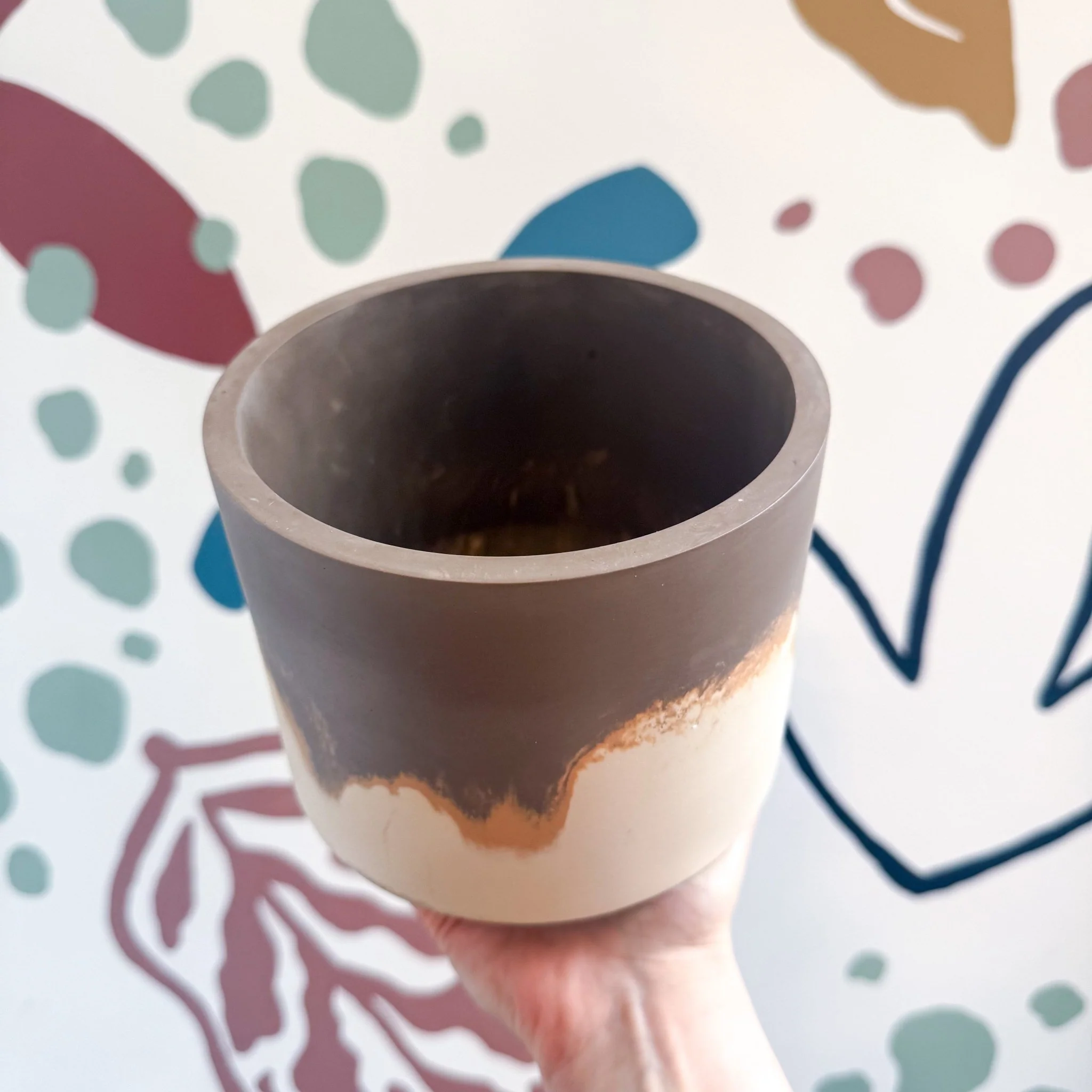 The Linnaeus’s Two-Toed Sloth Jesmonite Pot [Beneath the Canopy RHS Collab] - Image 4