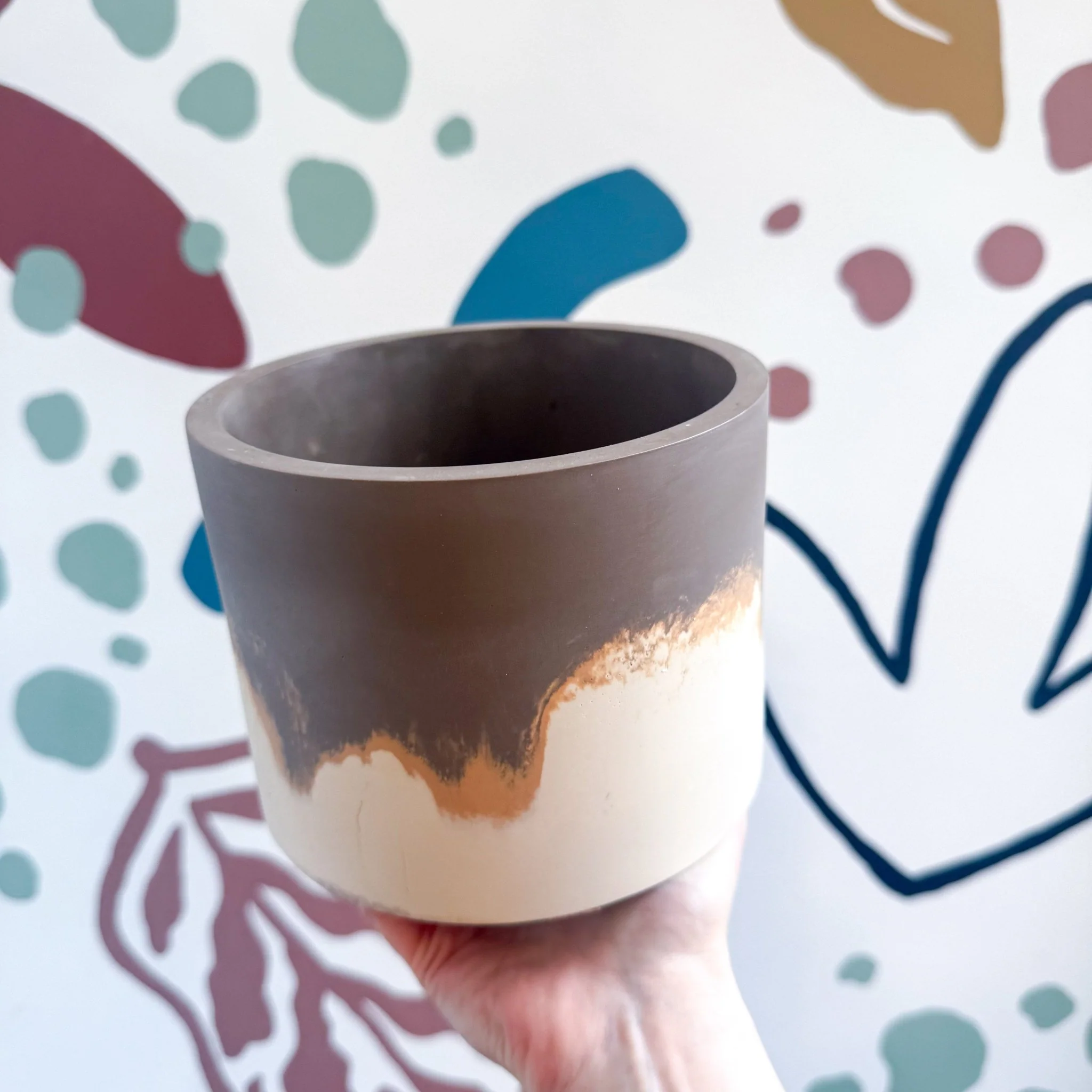 The Linnaeus’s Two-Toed Sloth Jesmonite Pot [Beneath the Canopy RHS Collab] - Image 5