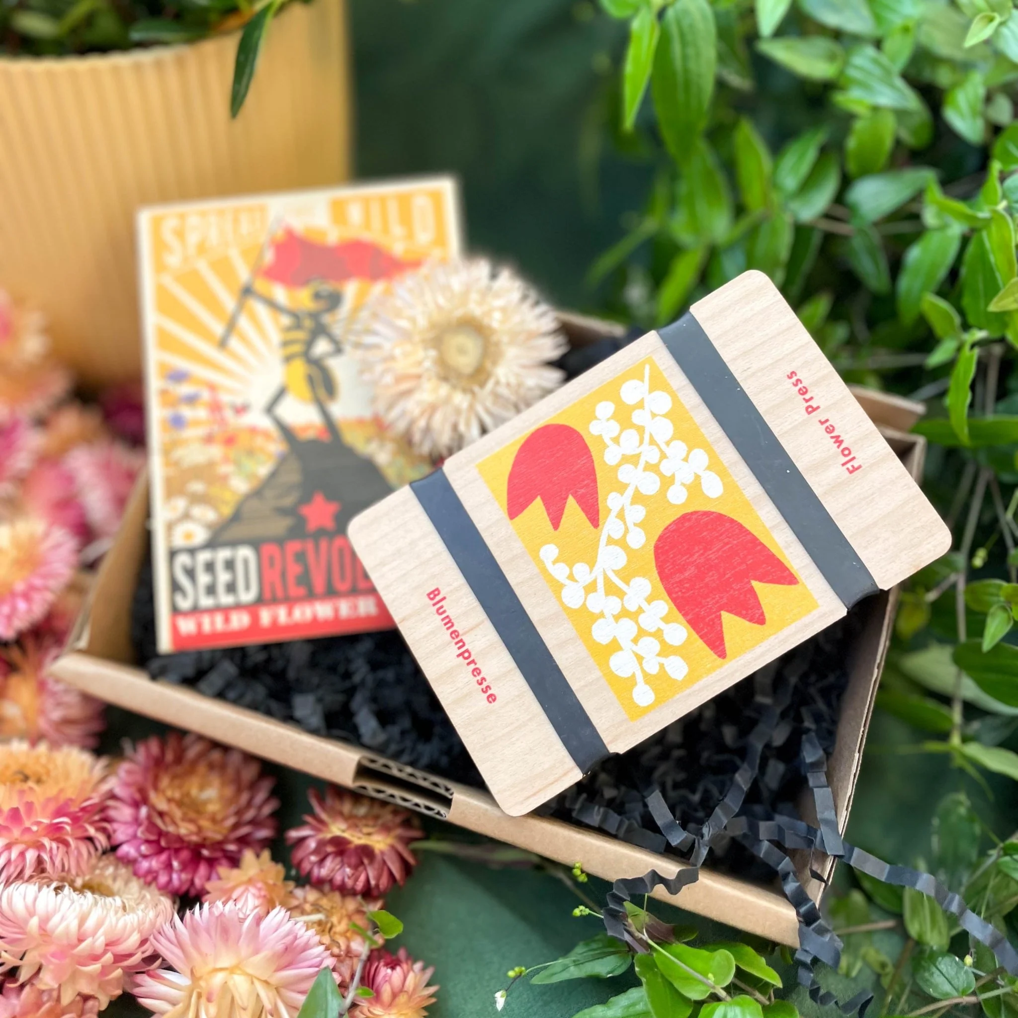 Flower Press and Wildflower Seed Gift Set | Good for Pollinators | UK Brands | Supporting Indies - Image 2
