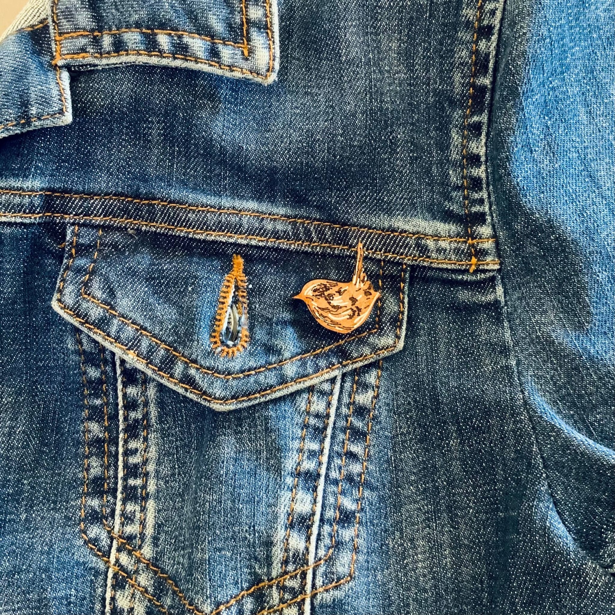 Wren Mini Pin Brooch - Image 4